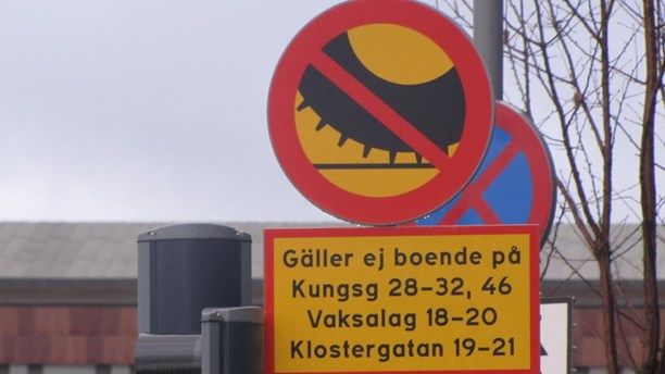 Uppsala dubbdäcksförbud skylt