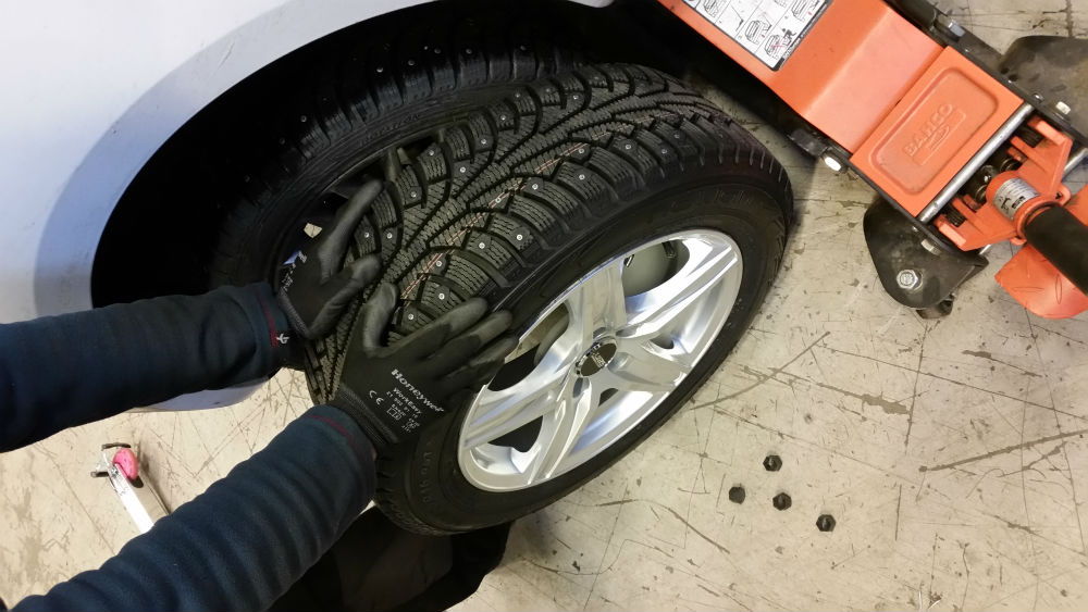 byta däck på bilen själv byta däck på bilen själv
