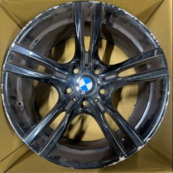 Begagnat SVART LACKERAD fälgar